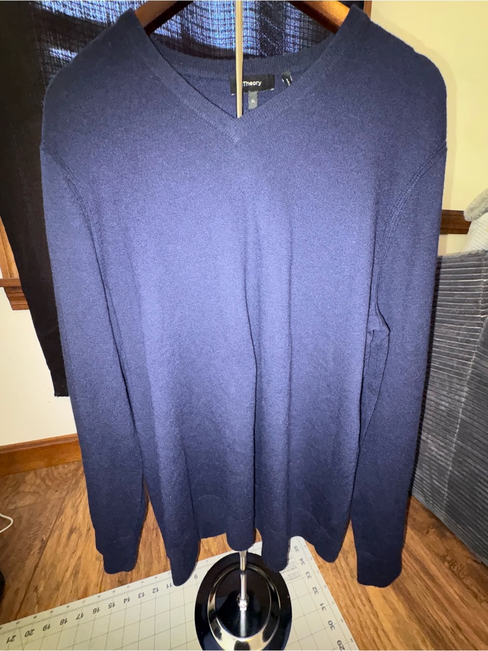 Theory Men’s XL Merino Wool V-Neck Sweater Navy Blue Lightweight Luxury Knit